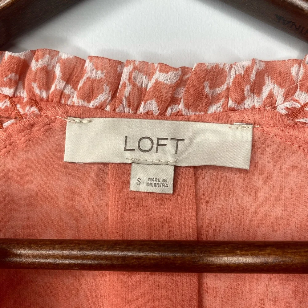 LOFT  Women's Small Coral Animal Print Puff Blouse